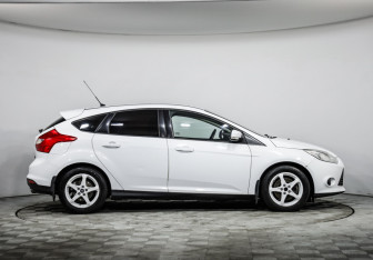 Подержанный автомобиль Ford Focus Hatchback 2013 года (4 фото)