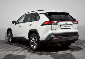 Подержанный автомобиль Toyota RAV4 2020 года (7 фото)