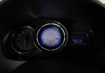 Подержанный автомобиль Renault Fluence 2014 года (11 фото)