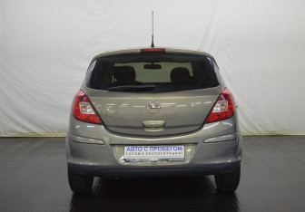 Подержанный автомобиль Opel Corsa 2013 года (6 фото)