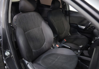 Подержанный автомобиль Kia Rio Hatchback 2014 года (16 фото)
