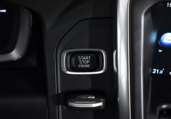 Подержанный автомобиль Volvo XC60 2014 года (19 фото)