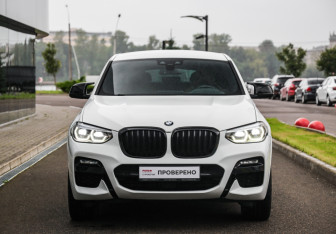 Подержанный автомобиль BMW X4 2020 года (4 фото)