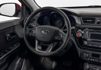 Подержанный автомобиль Kia Rio Hatchback 2012 года (15 фото)