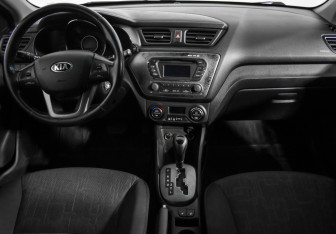 Подержанный автомобиль Kia Rio Sedan 2013 года (14 фото)