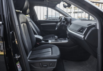 Подержанный автомобиль Audi Q5 2019 года (26 фото)