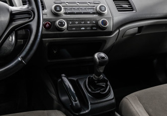 Подержанный автомобиль Honda Civic Sedan 2008 года (12 фото)