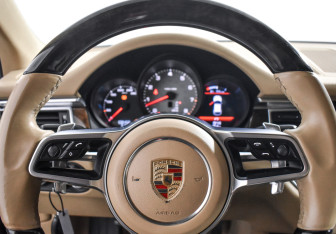 Подержанный автомобиль Porsche Macan 2014 года (18 фото)