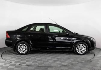 Подержанный автомобиль Ford Focus Sedan 2006 года (4 фото)