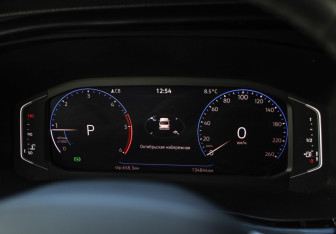 Подержанный автомобиль Volkswagen Multivan 2020 года (16 фото)