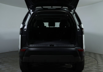 Подержанный автомобиль Land Rover Discovery 2019 года (8 фото)