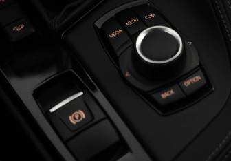 Подержанный автомобиль BMW X1 2017 года (22 фото)