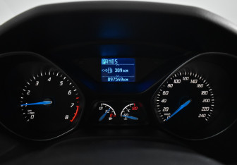 Подержанный автомобиль Ford Focus Hatchback 2014 года (20 фото)