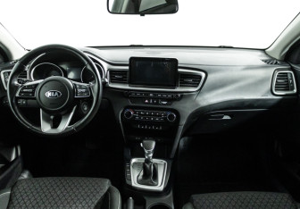 Подержанный автомобиль Kia Ceed Hatchback 2018 года (13 фото)