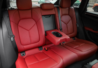 Подержанный автомобиль Porsche Macan 2016 года (30 фото)
