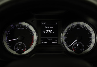 Подержанный автомобиль Skoda Octavia Liftback 2016 года (12 фото)