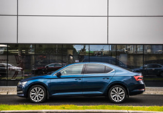 Подержанный автомобиль Skoda Superb Liftback 2022 года (9 фото)