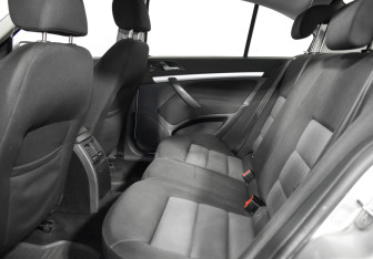 Подержанный автомобиль Skoda Octavia Liftback 2007 года (12 фото)