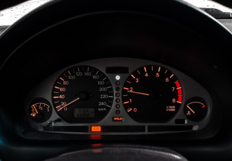 Подержанный автомобиль Mitsubishi Carisma Sedan 2003 года (18 фото)