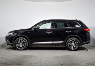 Подержанный автомобиль Mitsubishi Outlander 2018 года (8 фото)