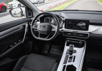 Подержанный автомобиль Geely Coolray 2021 года (10 фото)