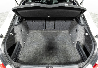 Подержанный автомобиль Skoda Octavia Liftback 2014 года (17 фото)