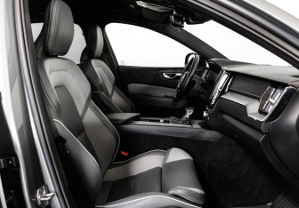 Подержанный автомобиль Volvo XC60 2021 года (25 фото)