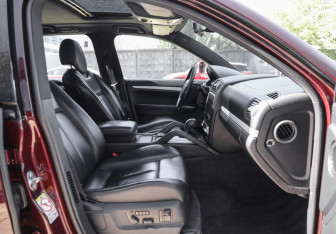 Подержанный автомобиль Porsche Cayenne 2007 года (21 фото)