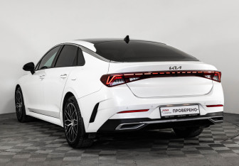 Подержанный автомобиль Kia K5 2022 года (9 фото)