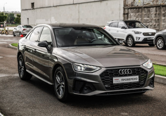 Подержанный автомобиль Audi A4 Sedan 2021 года (5 фото)
