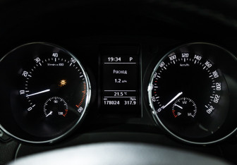 Подержанный автомобиль Skoda Yeti 2014 года (12 фото)