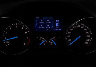 Подержанный автомобиль Ford Kuga 2013 года (20 фото)
