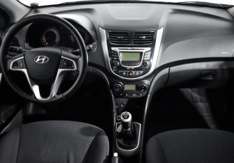 Подержанный автомобиль Hyundai Solaris Hatchback 2012 года (15 фото)