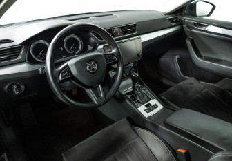 Подержанный автомобиль Skoda Superb Liftback 2020 года (11 фото)
