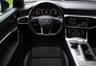 Подержанный автомобиль Audi A6 Sedan 2018 года (10 фото)
