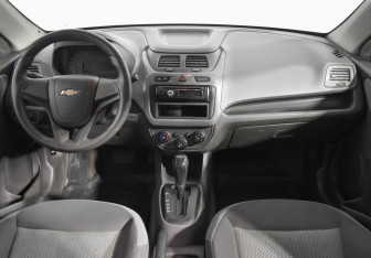 Подержанный автомобиль Chevrolet Cobalt Sedan 2013 года (13 фото)