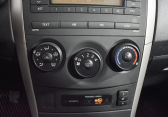 Подержанный автомобиль Toyota Corolla Sedan 2007 года (15 фото)