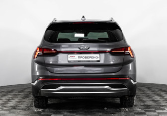 Подержанный автомобиль Hyundai Santa Fe 2021 года (6 фото)