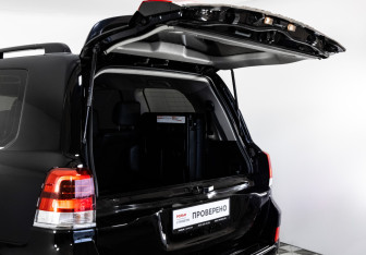 Подержанный автомобиль Toyota Land Cruiser Suv 2018 года (32 фото)