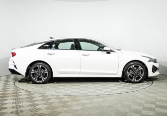 Подержанный автомобиль Kia K5 2020 года (4 фото)