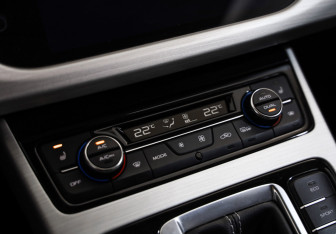 Подержанный автомобиль Geely Atlas 2020 года (14 фото)