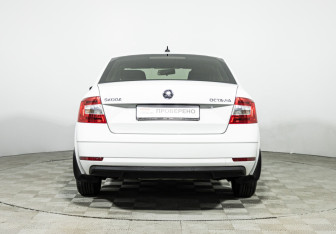Подержанный автомобиль Skoda Octavia Liftback 2018 года (6 фото)