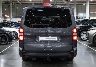 Подержанный автомобиль Toyota ProAce 2018 года (8 фото)