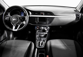 Подержанный автомобиль Kia Rio Hatchback 2020 года (13 фото)