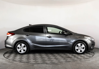 Подержанный автомобиль Kia Cerato Sedan 2019 года (4 фото)
