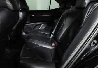 Подержанный автомобиль Toyota Camry Sedan 2018 года (10 фото)