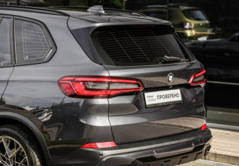 Подержанный автомобиль BMW X5 2019 года (12 фото)