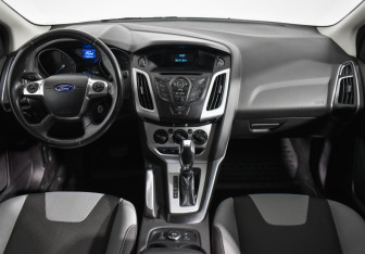 Подержанный автомобиль Ford Focus Sedan 2012 года (13 фото)