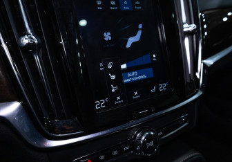 Подержанный автомобиль Volvo S90 2018 года (24 фото)