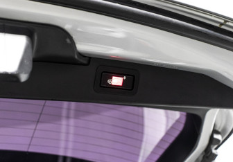 Подержанный автомобиль BMW X5 2012 года (16 фото)